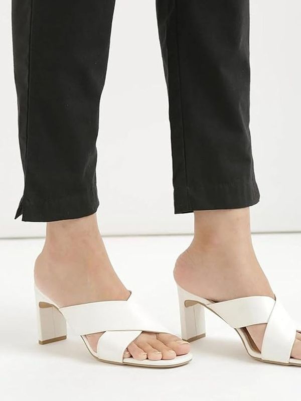 color:black