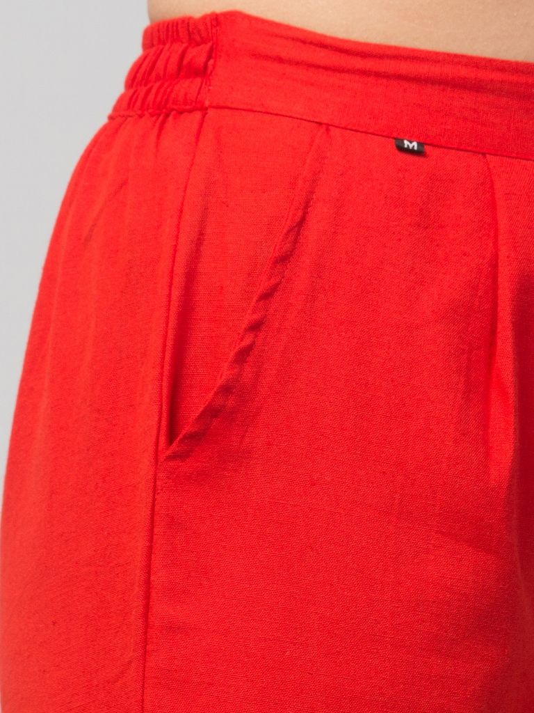 color:red
