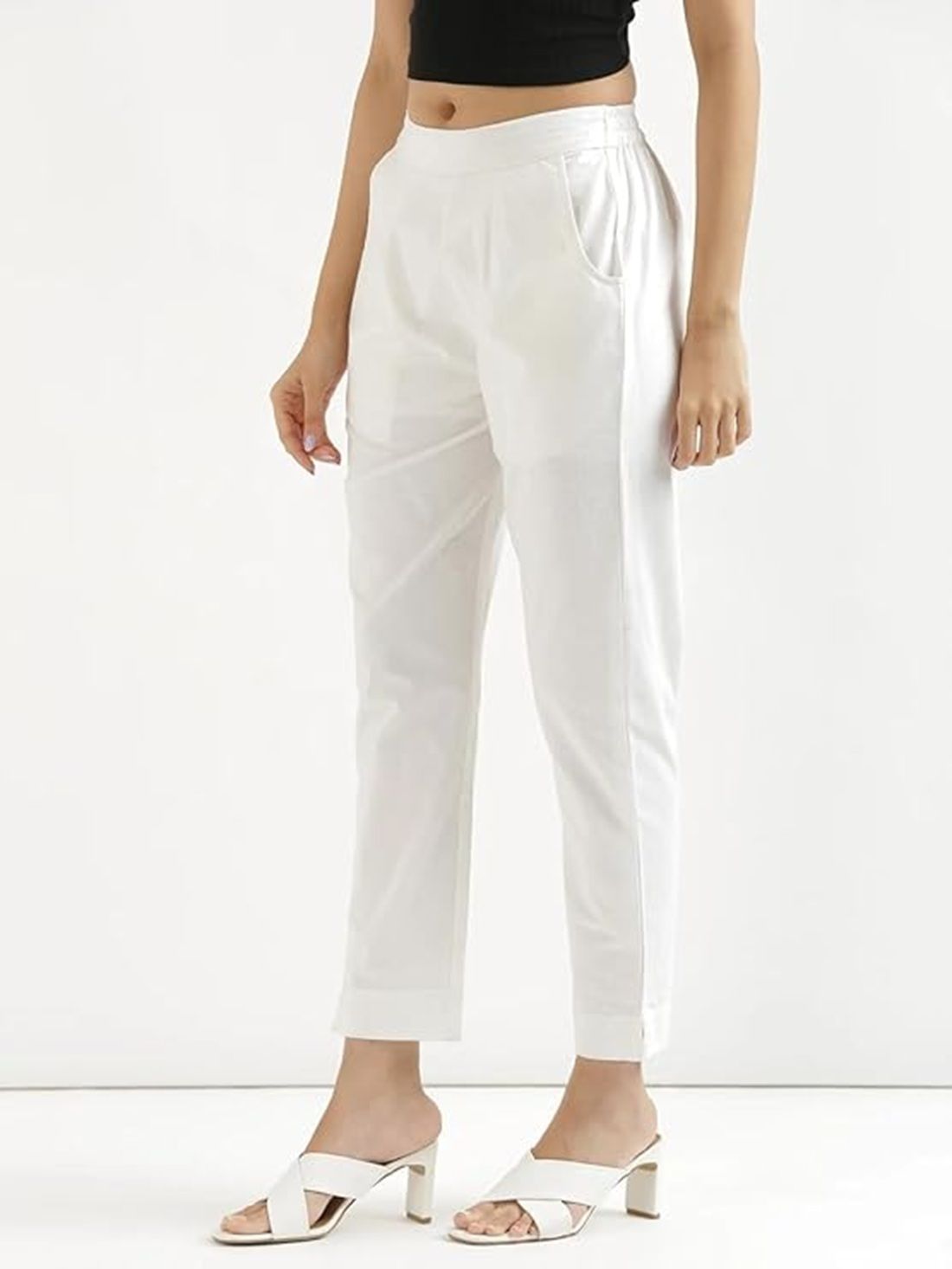 color:white