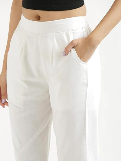 color:white