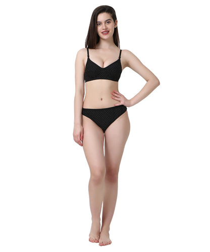 color:black