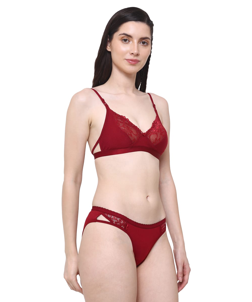 color:maroon