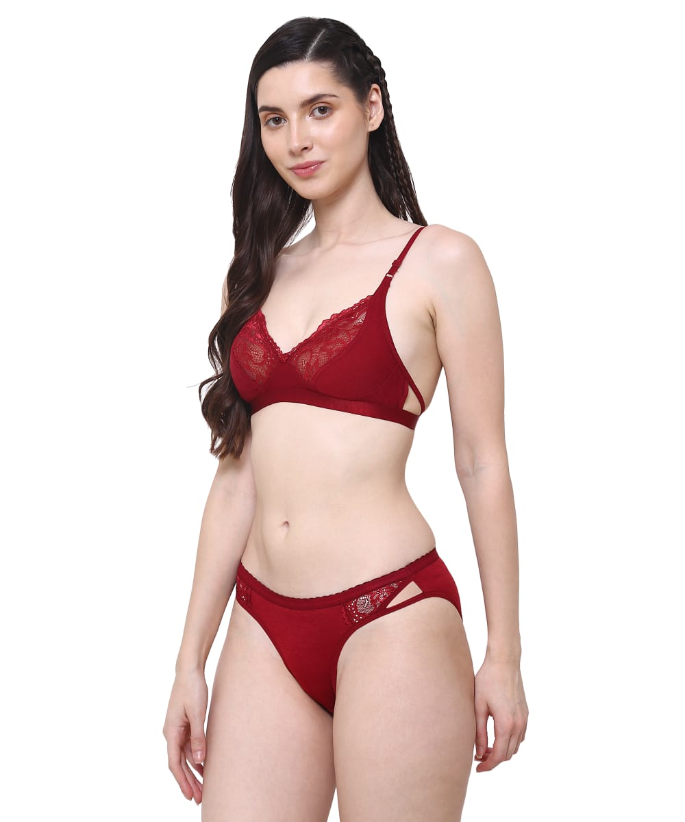 color:maroon